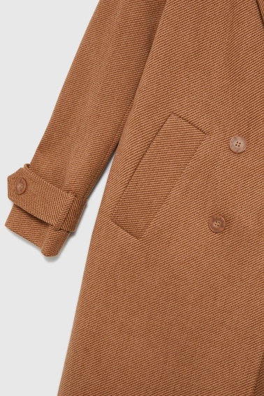 Długi płaszcz brązowy