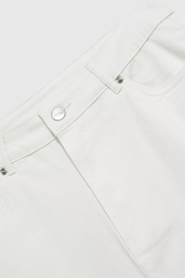 Jeansy mom fit białe