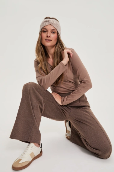 Spodnie z szerokimi nogawkami brązowe