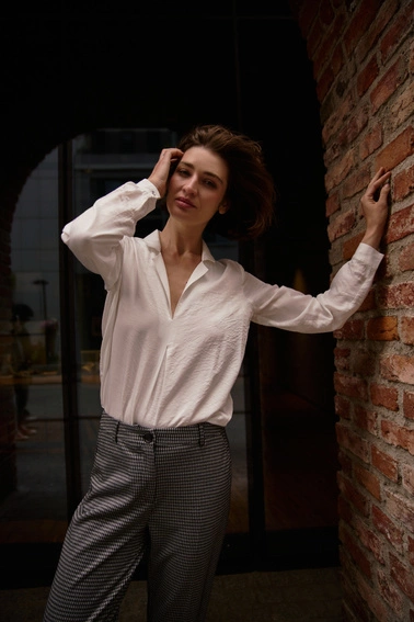 Gładka koszula z wiskozy biała