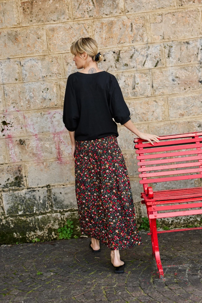 Spódnica midi w kwiaty czarna