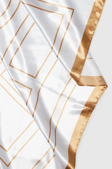 Apaszka z geometrycznym wzorem biała