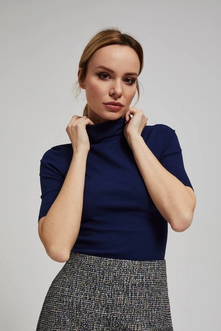 Prążkowana bluzka z golfem granatowa