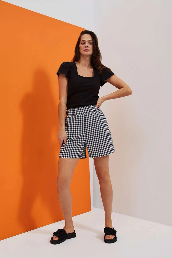 Bluzka z prążkowanej dzianiny z krótkimi bufaistymi rękawami czarna