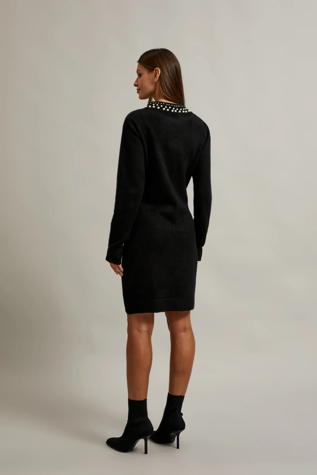 Dopasowana sukienka dzianinowa czarna