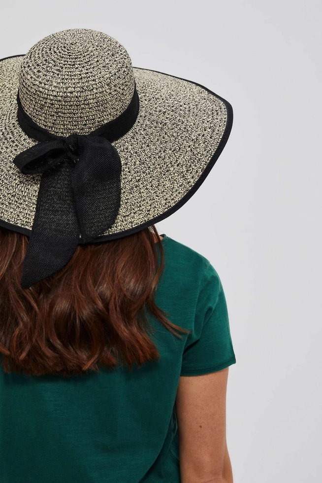 Kapelusz słomkowy z szerokim rondem czarny