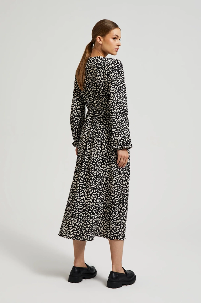 Sukienka midi z rozkloszowanym dołem czarna