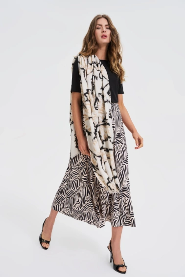 Wzorzysty szalik beżowy