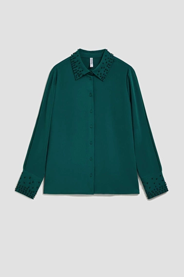 Koszula ozdobiona koralikami