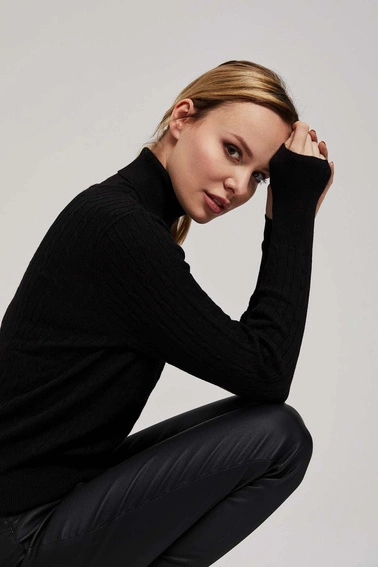 Cienki sweter z golfem czarny