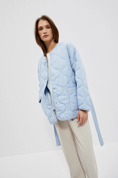 Pikowna kurtka z paskiem w talii błękitna