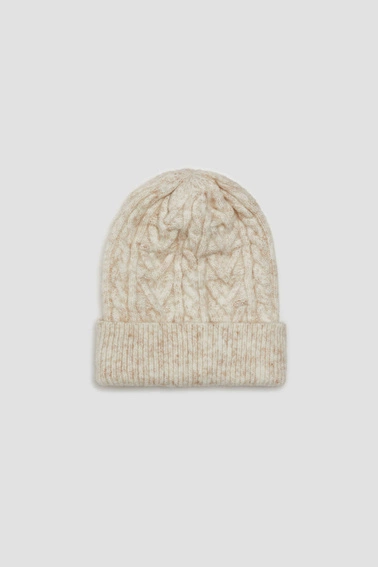 Czapka z ozdobnym splotem