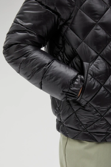 Krótka, pikowana kurtka czarna