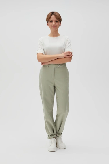 Gładki t-shirt z podwijanymi rękawami biały 