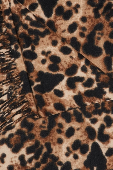 Szal w panterkę z frędzlami brązowy