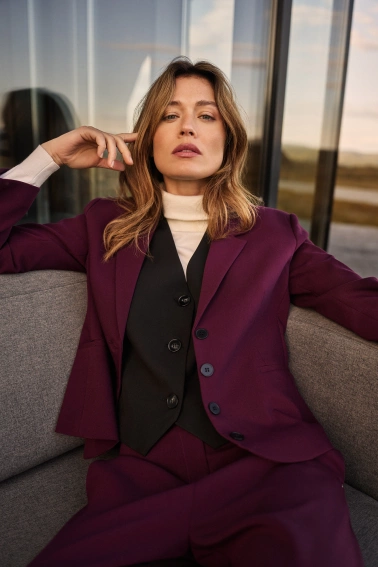 Krótka marynarka burgundowa 