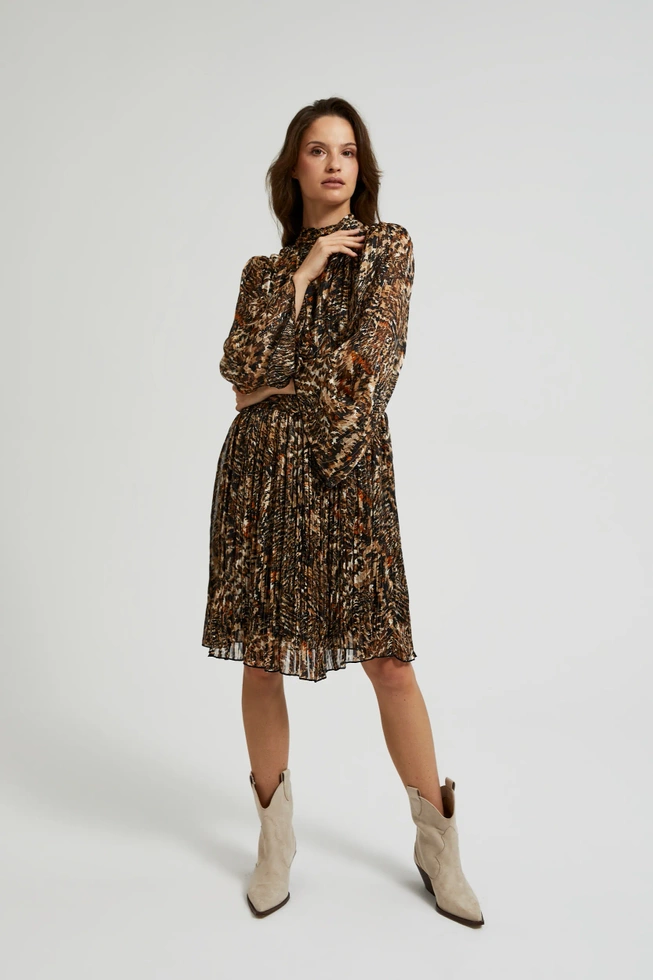 Plisowana sukienka z szerokimi rękawami czarna