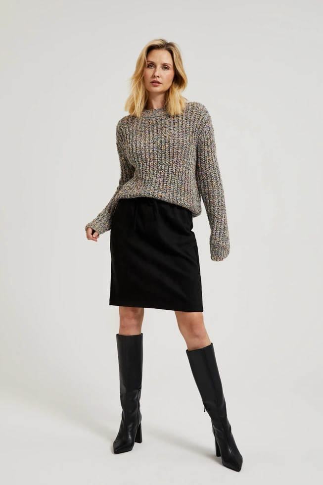 Sweter ozdobiony kolorową nitką szary