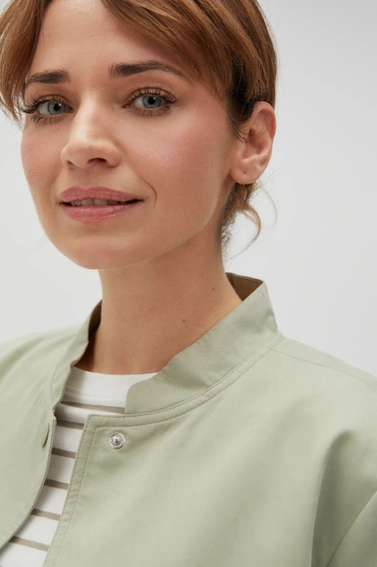 Kurtka bomberka z kieszeniami oliwkowa