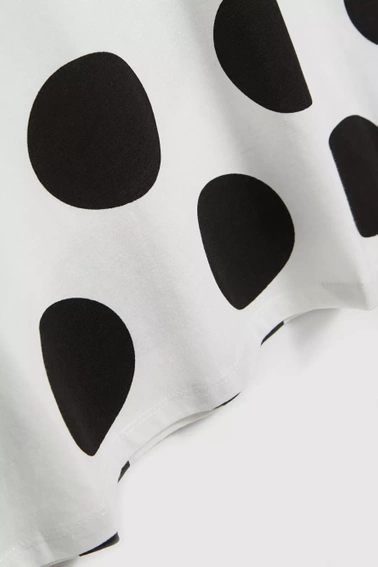 Bluzka w duże kropki z okrągłym dekoltem biała 