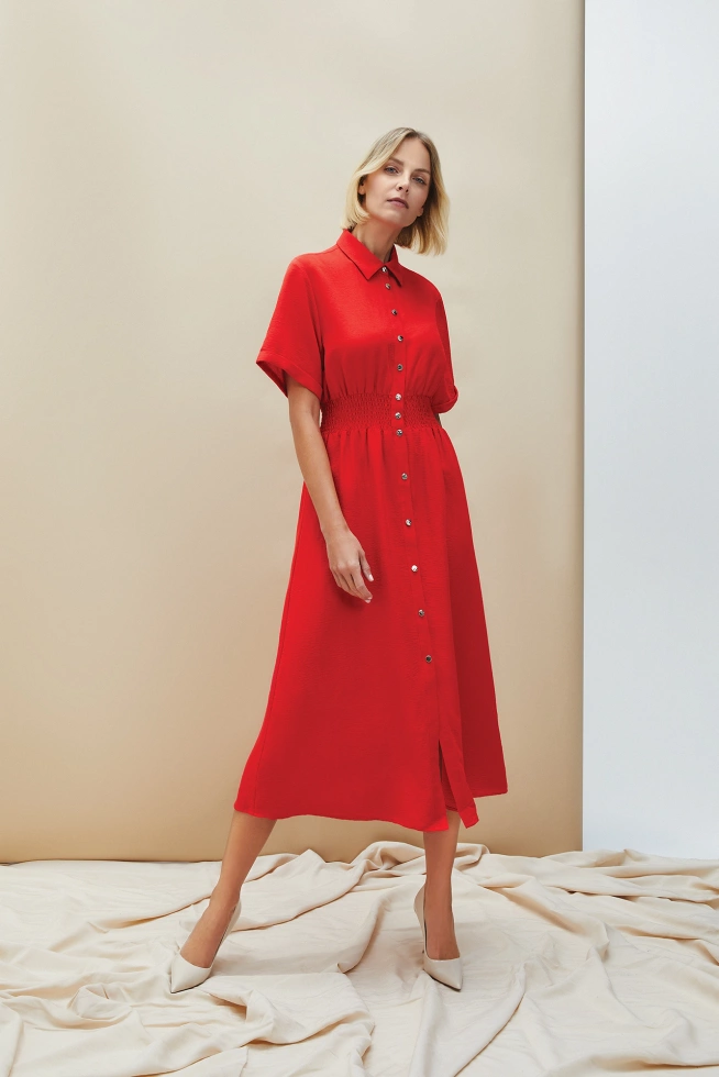 Koszulowa sukienka midi czerwona