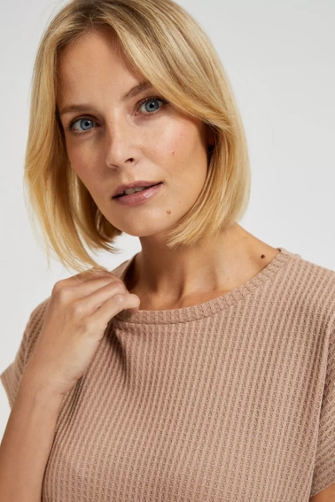 Bluzka o prostym fasonie beżowa