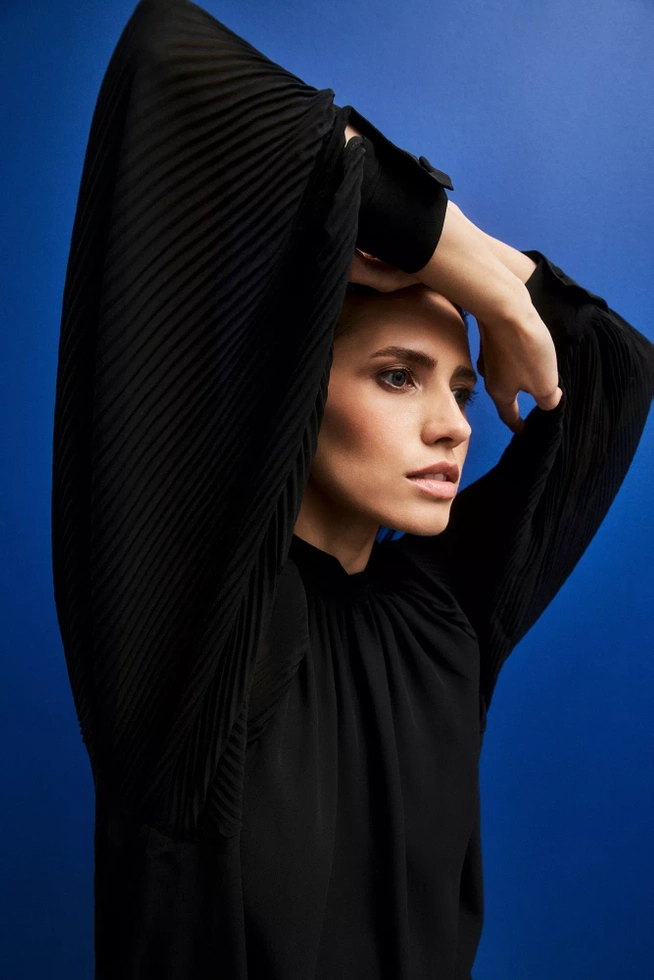 Koszula z plisowanymi rękawami czarna