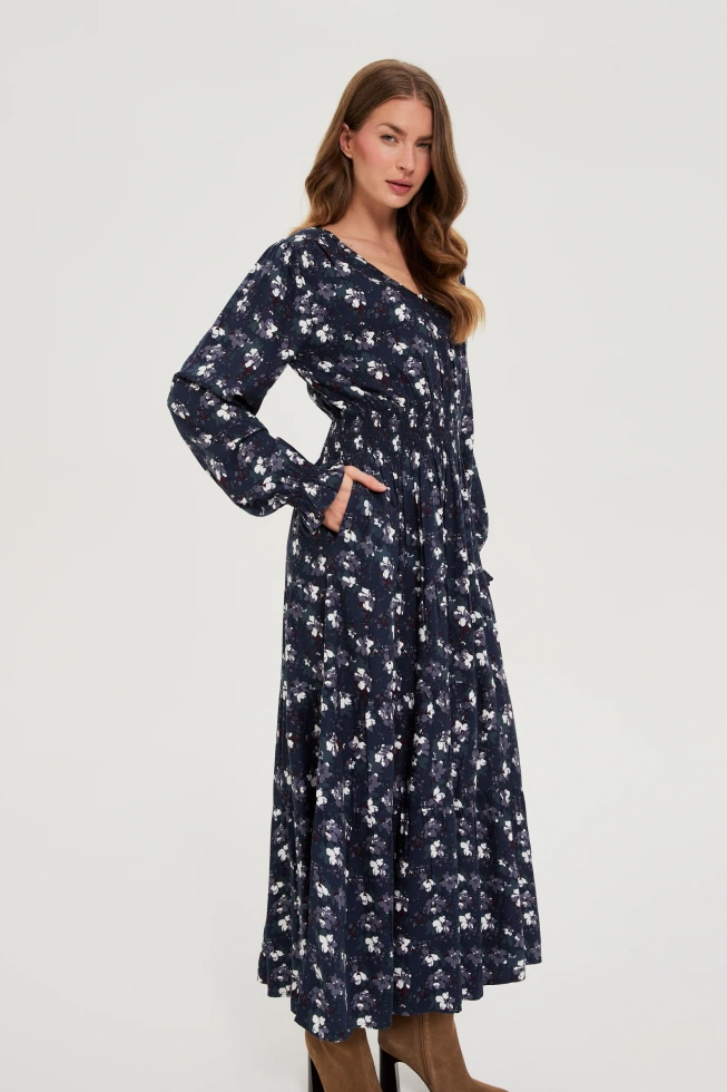 Wiskozowa sukienka w kwiaty granatowa
