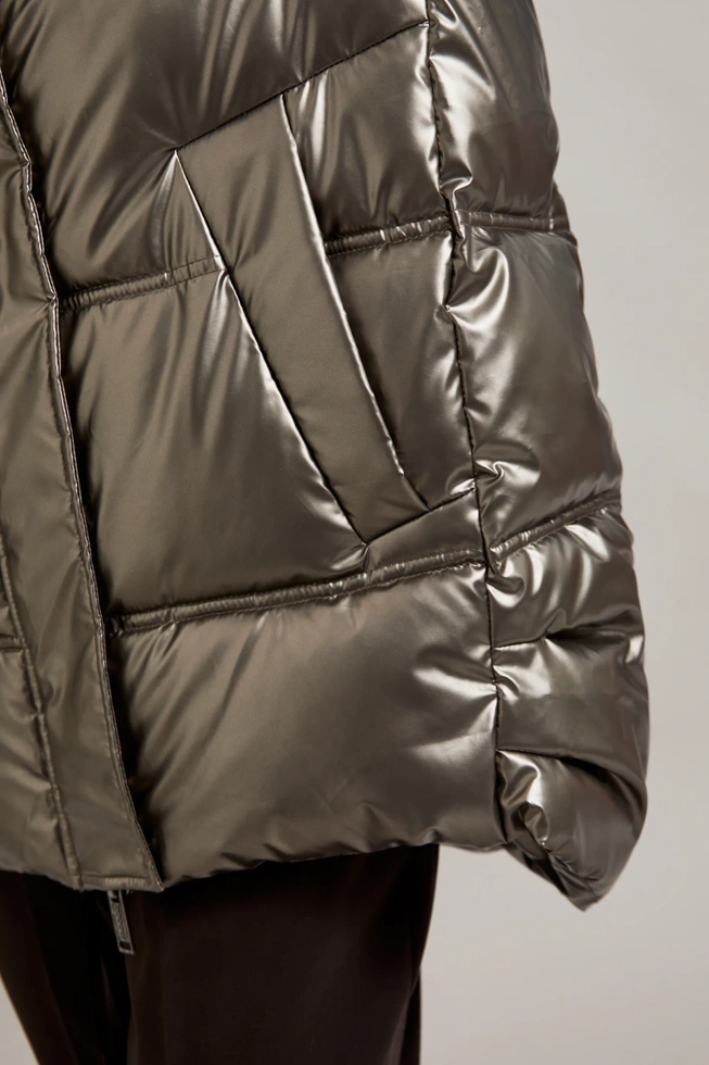 Metaliczna kurtka z futrzanym kapturem beżowa