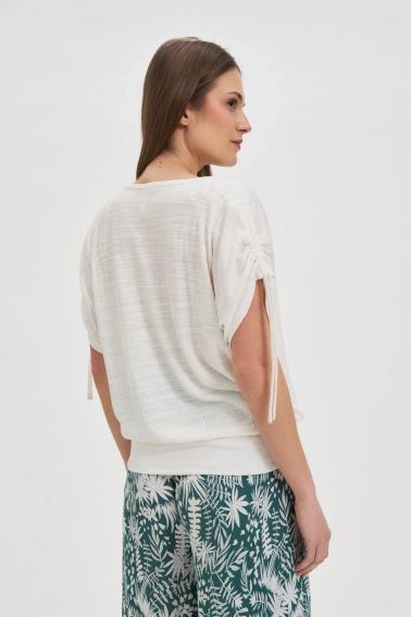 Bluzka biała z dekoltem w serek