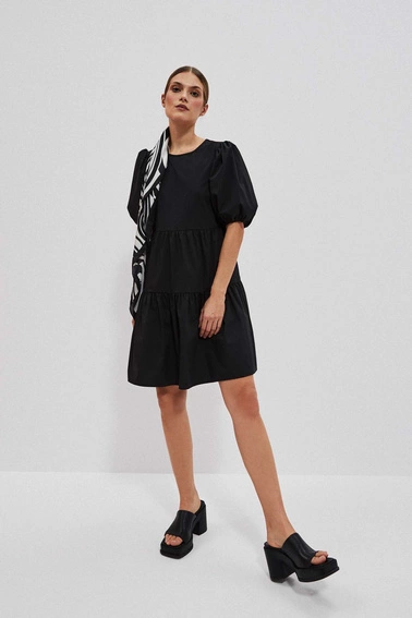 Sukienka z odkrytymi plecami