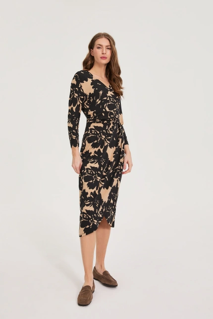 Wzorzysta sukienka czarna