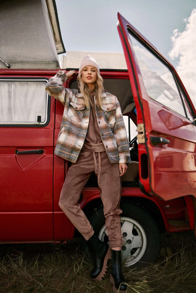 Welurowe spodnie dresowe kawowe