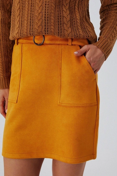 Trapezowa spódnica z kieszeniami