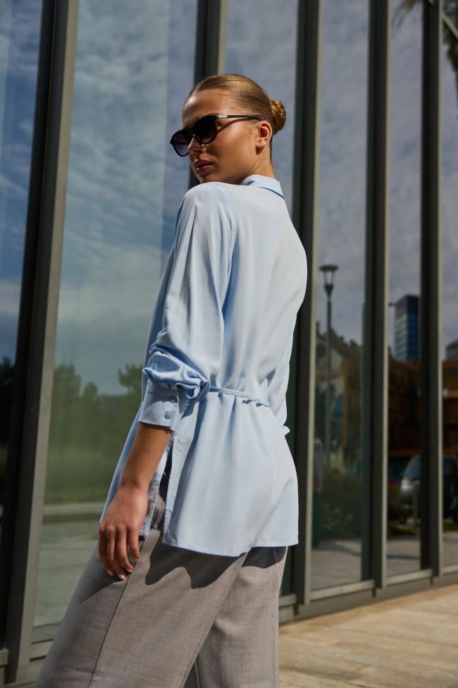 Koszula z wiązaniem błękitna