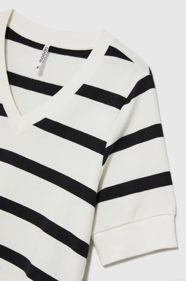 Bluza w paski z krótkimi rękawami czarno-biała