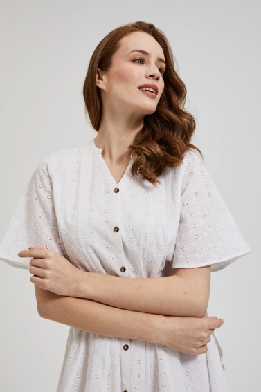 Sukienka zapinana na guziki z paskiem biała