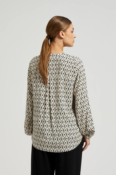 Koszula ze wzorem i ozdobnymi guzikami