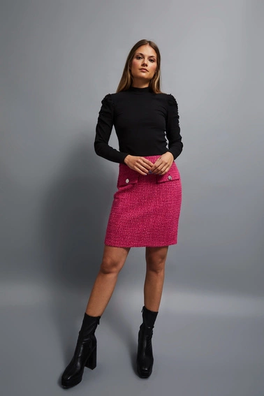 Prążkowana bluzka z bufiastymi rękawami i półgolfem czarna