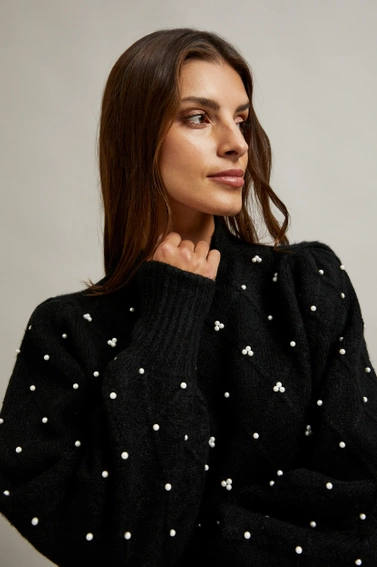 Sweter ozdobiony koralikami czarny