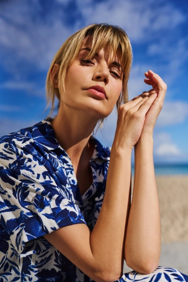 Koszula z motywem roślinnym niebieska