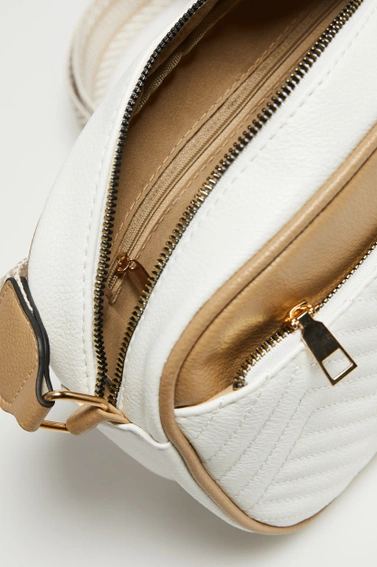 Pikowana torebka beżowa