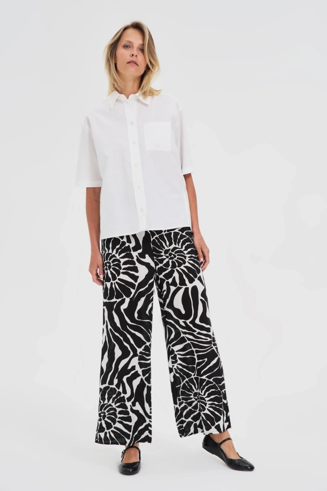 Koszula z krótkimi rękawami i kołnierzykiem biała