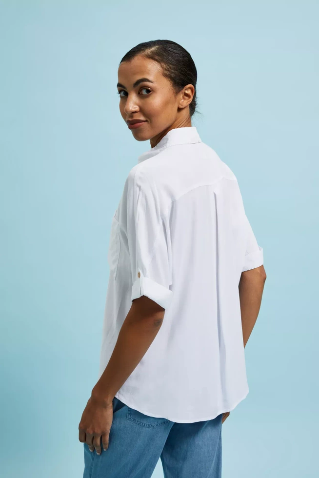 Koszula z kieszeniami i krótkimi rękawami biała