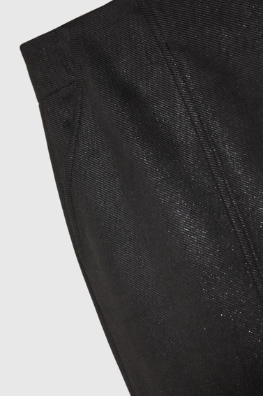 Ołówkowa spódnica o długości przed kolano czarna