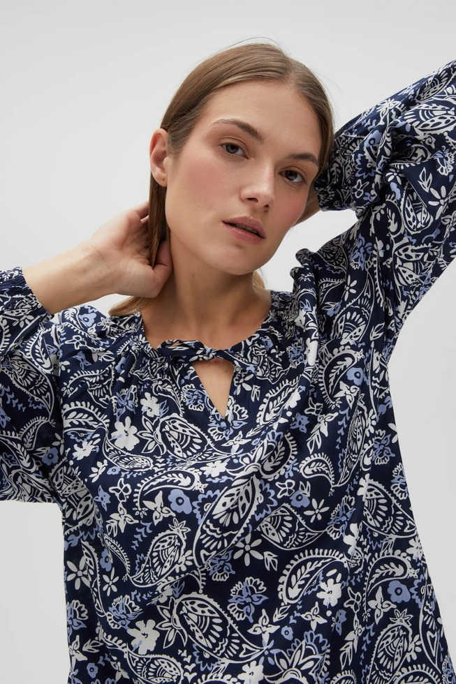 Wiskozowa sukienka z wzorem paisley granatowa