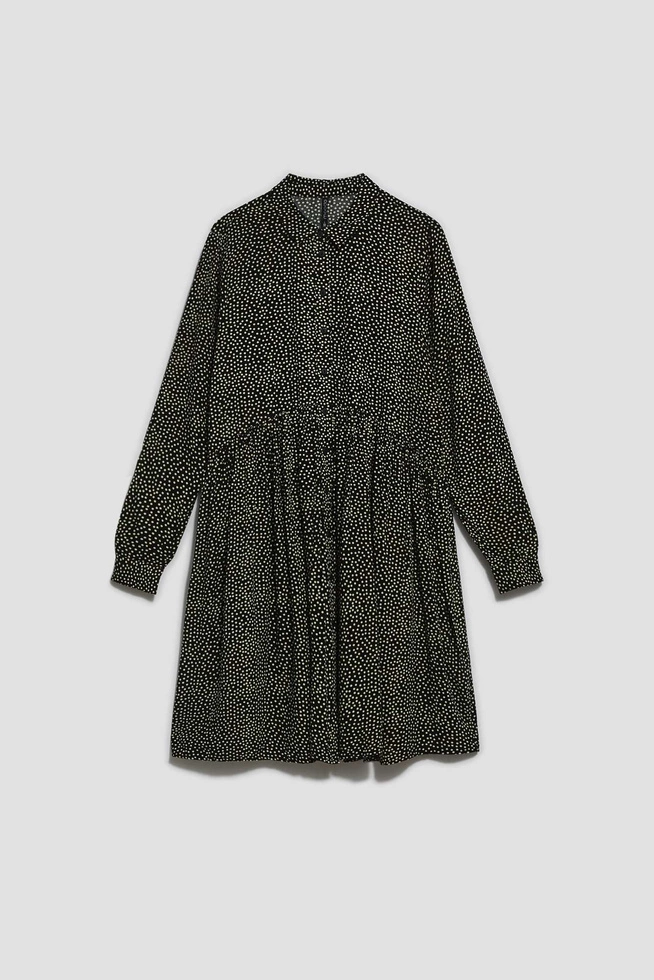 Koszulowa sukienka z rozkloszowanym dołem czarna