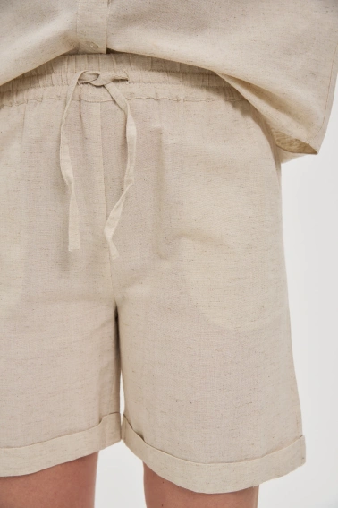 Szorty z dodatkiem lnu beżowe