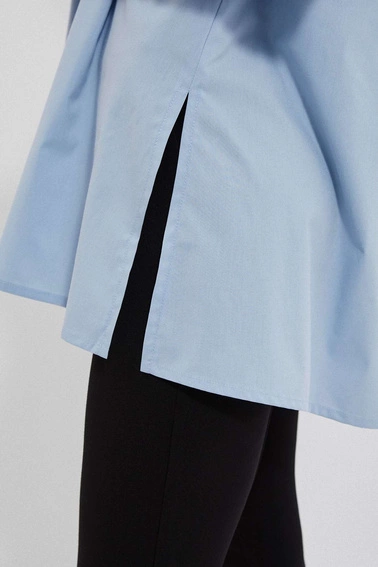 Koszula z rozkloszowanym dołem błękitna