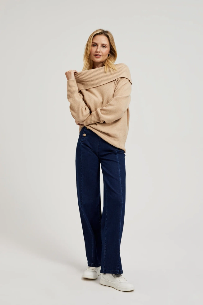 Sweter z odwijanym dekoltem beżowy